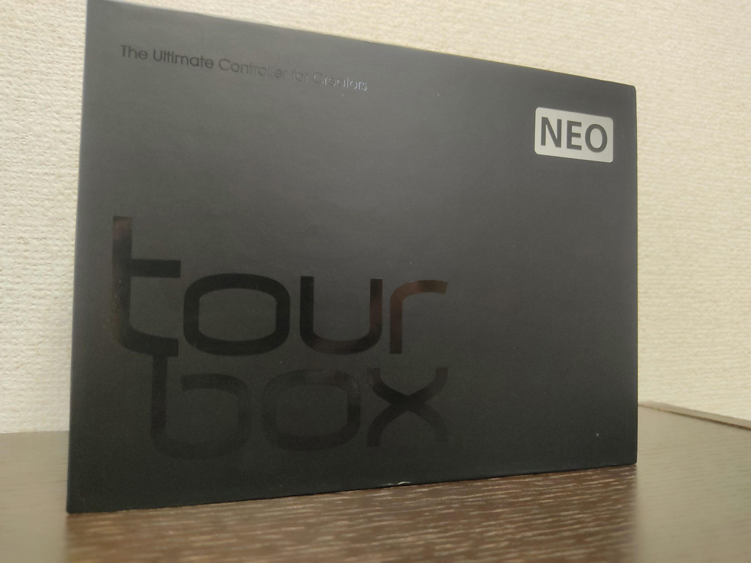 「Tour Box NEO」の製品パッケージ