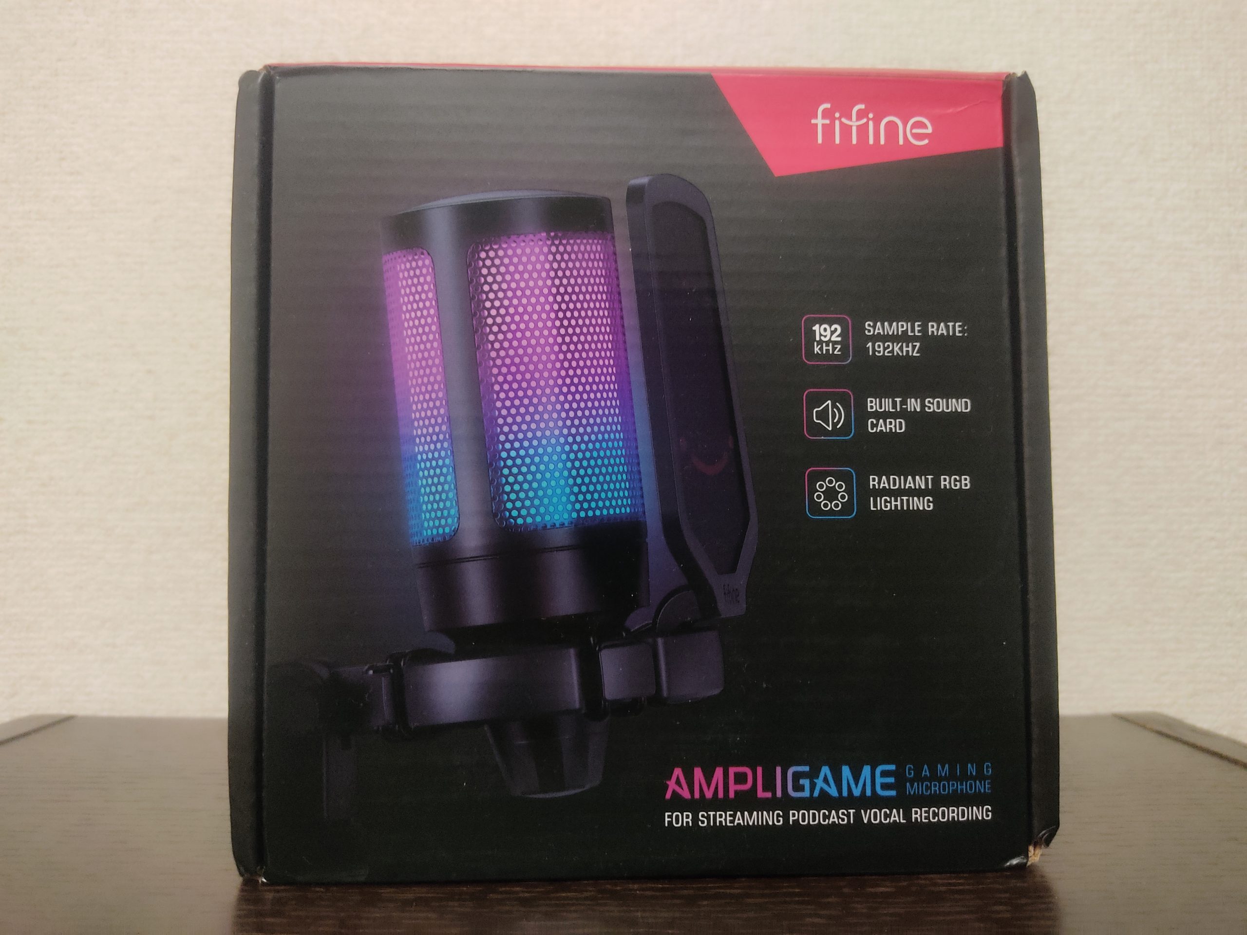 「FIFINE AmpliGame A6Vマイク」の製品パッケージ